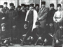 1921 - Yozgat İsyanı'nı bastırmak üzere görevlendirilen Çerkes Ethem ve adamları İstasyon'daki karargah binası önünde Mustafa Kemal'le