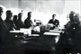 1925 – Askerî Şûrâ toplantısında. Soldan sağa; Gen. Ali Sait (Aybaytugan), Gen. Yakup Şevki (Subaşı), Gen. Cevat (Çobanlı), Mareşal Fevzi (Çakmak), Mustafa Kemal, Recep Peker, Gen. Fahrettin (Altay)