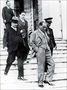 1929 – Dolmabahçe Sarayı’nın merdivenlerinden inerken