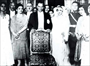 1930 – Rukiye’nin Dolmabahçe Sarayı’nda yapılan düğününde. Salonunda Rukiye ve eşi, sağında Salih Bozok ve mânevî kızı Âfet İnan görülmektedir