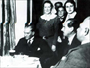 1930 – İstanbul’da Turkuaz Salonu’nda Ruşen Eşref Ünaydın’la yemekte
