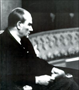1932 – Ankara Halkevi’nde (günümüzde Devlet Resim ve Heykel Müzesi) düzenlenen Türk Tarih Kongresi’nde Dr. Reşit Galip’in bildirisin dinlerken