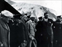 1937 – Ergani Bakır Madeni İşletmesi’nde Müdür Emin Zincirkıran’dan bilgi alıyor